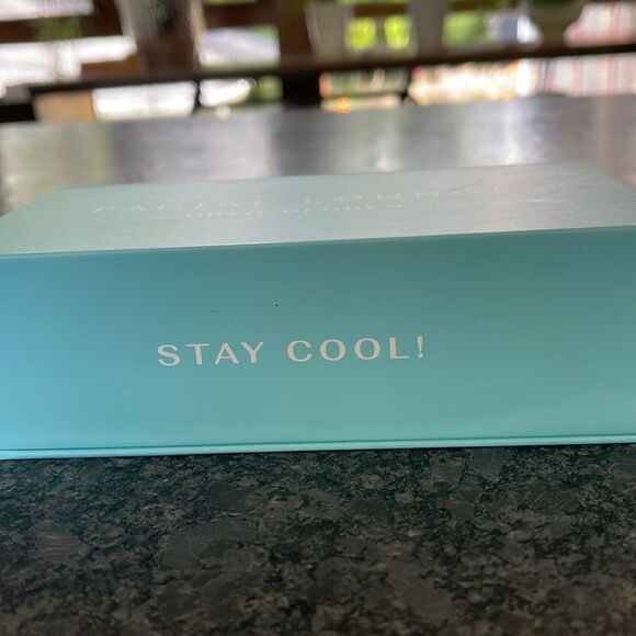 Facial Lounge Cryo-Globes Eliminate puffiness, calm, reduce redness & pore size - Picture 8 of 10